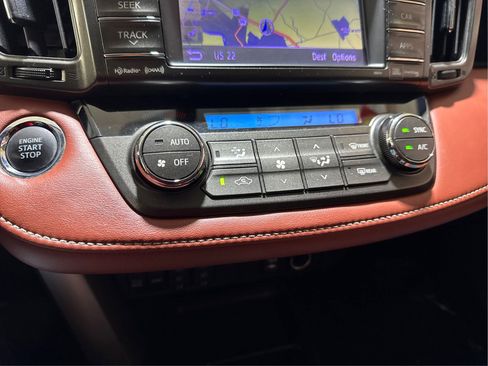 Used 2013 Toyota RAV4 Limited AWD/4WD image 26