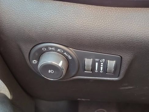 Used 2023 Jeep Compass Latitude AWD/4WD image 12