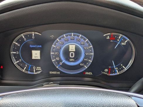 Used 2020 Cadillac Escalade Premium Luxury AWD/4WD image 16
