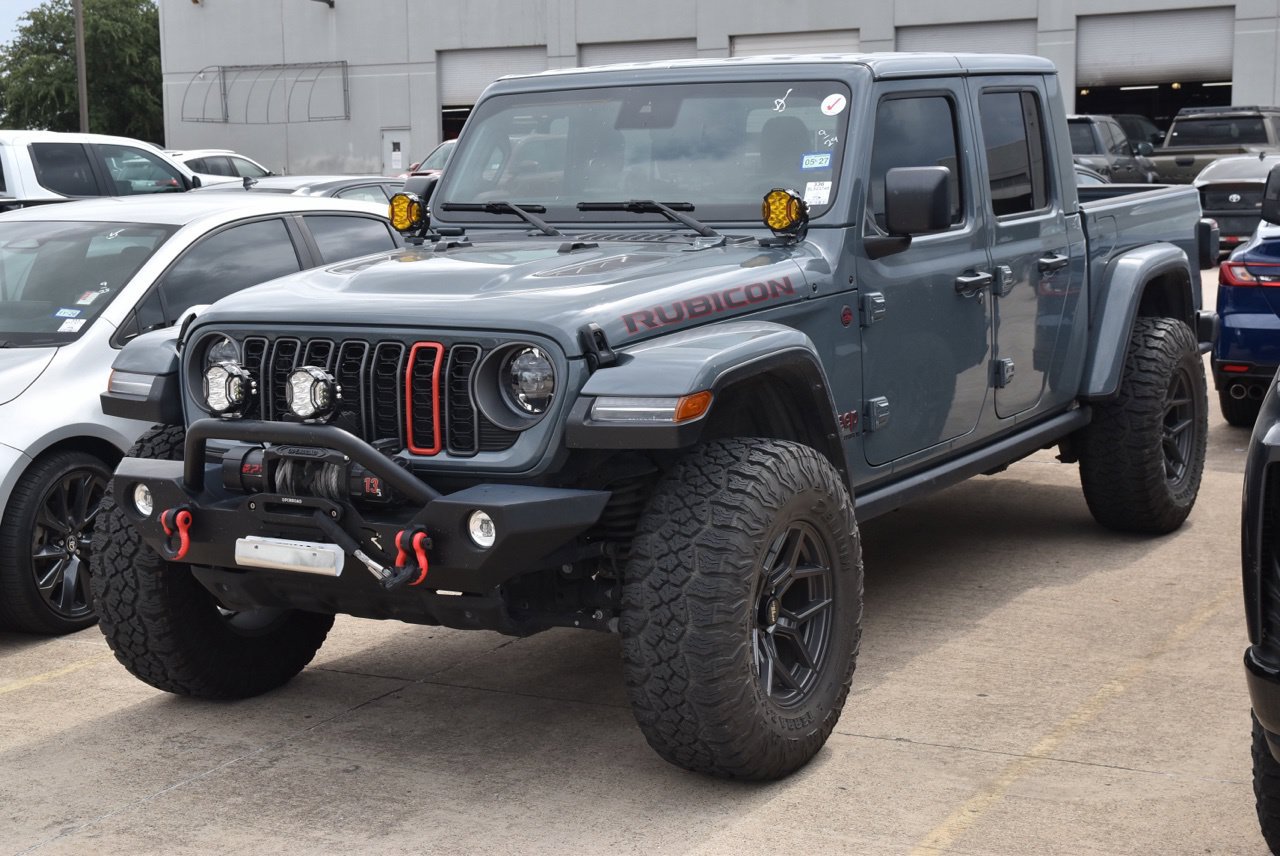 Used 2025 Jeep Gladiator Rubicon w/ Convenience Group AWD/4WD image 2