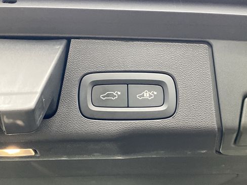 Used 2025 Volvo XC60 B5 Plus image 42