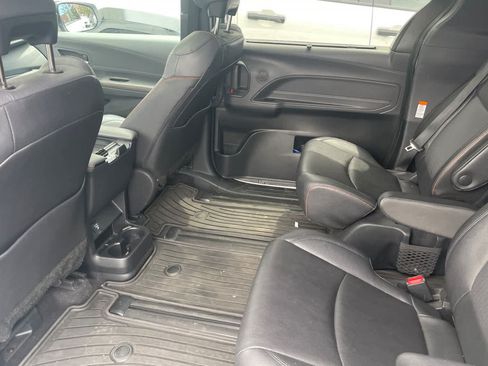 Used 2023 Toyota Sienna XSE w/ XSE Plus Package AWD/4WD image 10