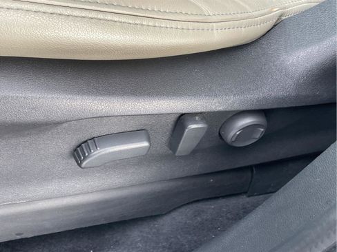 Used 2022 Subaru Ascent Limited w/ Technology Package image 25