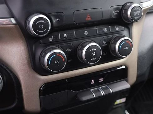 Used 2022 RAM 1500 Laramie AWD/4WD image 19