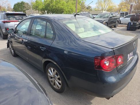 Used 2010 Volkswagen Jetta Limited Edition FWD image 6