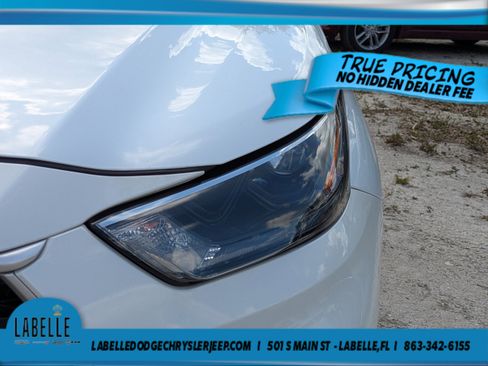 Used 2022 Toyota Highlander LE FWD image 10