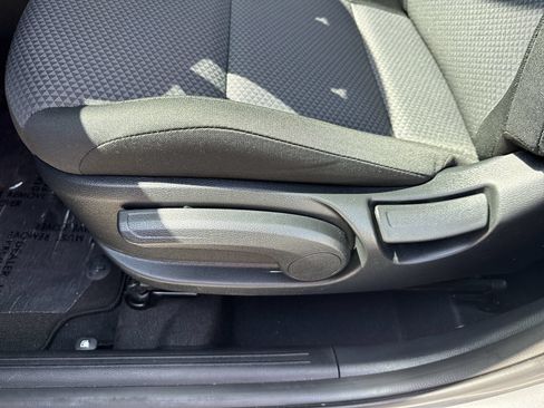 Used 2025 Kia Soul LX w/ LX Technology Package FWD image 14