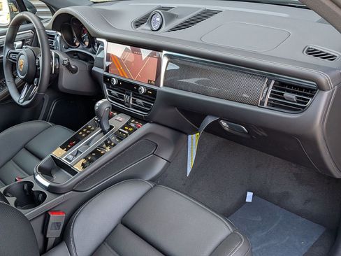 New 2026 Porsche Macan GTS image 27
