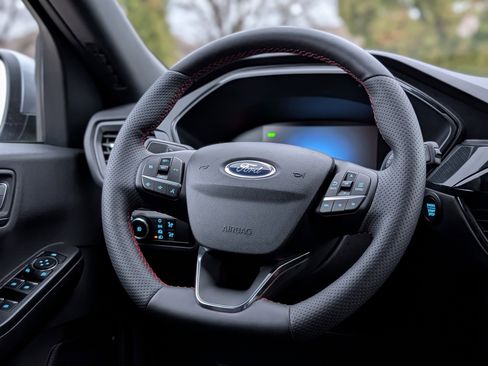 Used 2023 Ford Escape ST-Line Select image 14