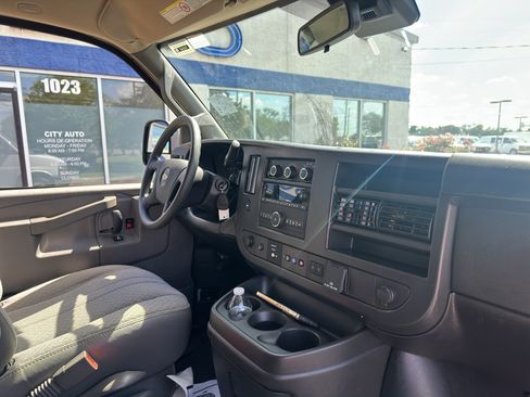 Used 2025 Chevrolet Express 3500 LT w/ LT Preferred Equipment Group RWD image 11