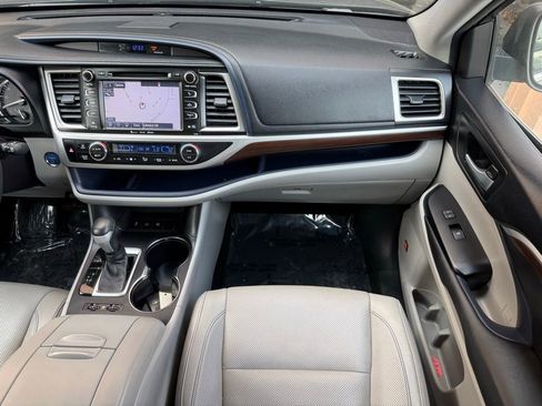 Used 2016 Toyota Highlander Limited Platinum image 26