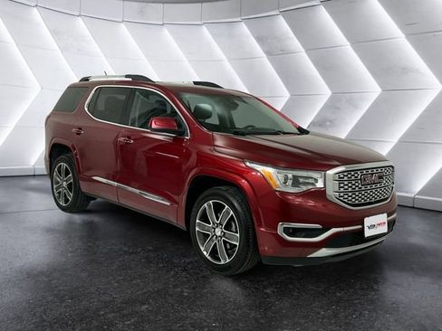 Used 2019 GMC Acadia Denali w/ Technology Package FWD image 1