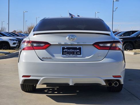 Used 2023 Toyota Camry SE image 9