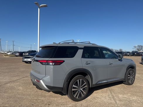 Certified 2025 Nissan Pathfinder Platinum image 23