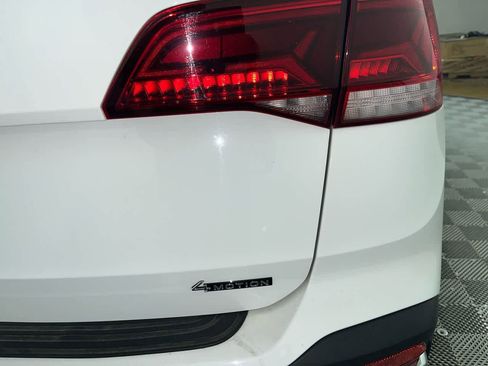 Used 2022 Volkswagen Taos SE w/ Panoramic Sunroof Package image 12