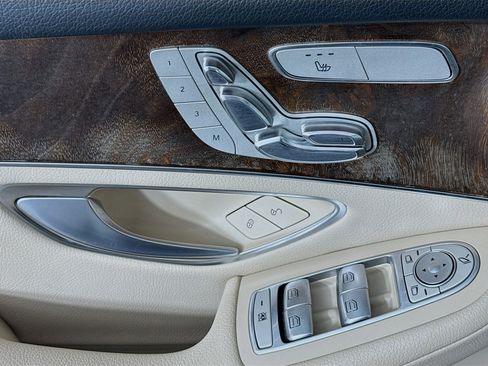 Used 2018 Mercedes-Benz GLC 300 w/ Premium Package image 22