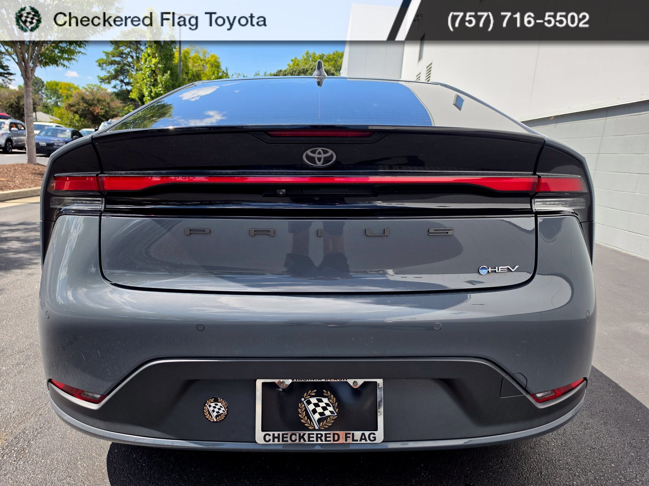 Used 2023 Toyota Prius LE FWD image 4
