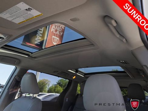 Used 2020 Toyota Sienna Limited FWD image 14