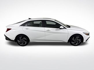 Used 2025 Hyundai Elantra Limited FWD video 2