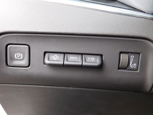 Used 2024 Buick Enclave Premium image 25