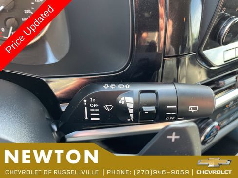 Used 2025 Nissan Pathfinder SL AWD/4WD image 17