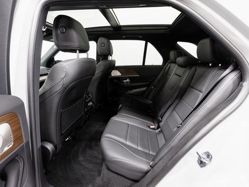 Used 2025 Mercedes-Benz GLE 450 4MATIC w/ AMG Line Exterior image 29