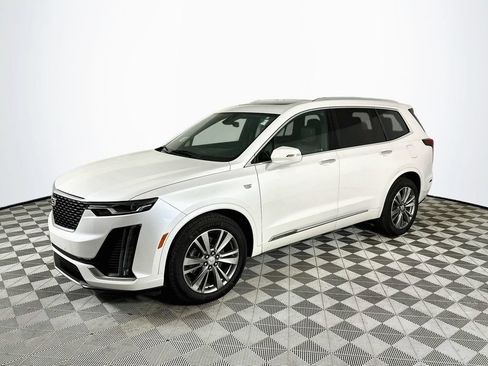 Used 2022 Cadillac XT6 Premium Luxury FWD image 3