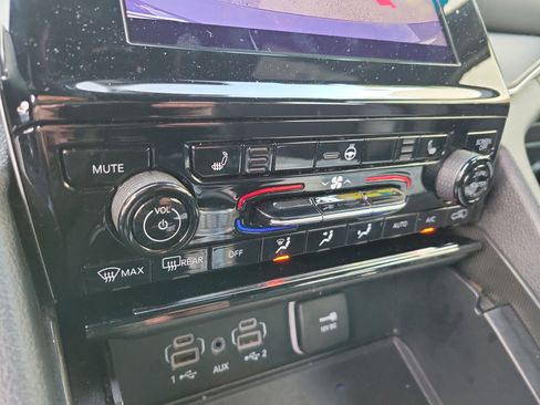 Used 2024 Jeep Grand Cherokee L Laredo image 17