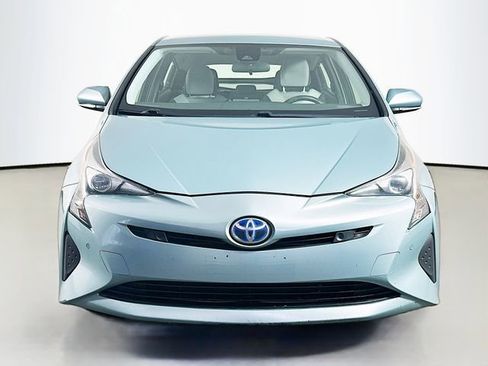 Used 2018 Toyota Prius Four Touring image 4