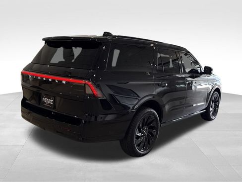 Used 2025 Lincoln Navigator Reserve w/ Jet Appearance Package AWD/4WD image 7