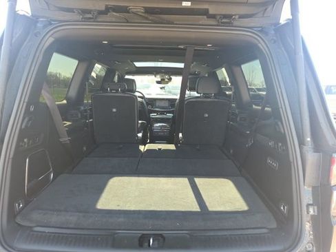 Used 2022 Jeep Wagoneer Series III w/ Premium Group I image 12