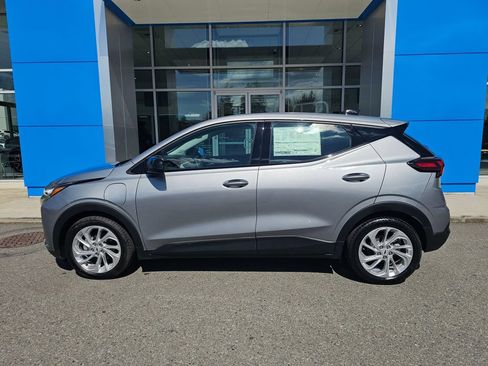 New 2027 Chevrolet Bolt LT w/ Comfort Package FWD image 4