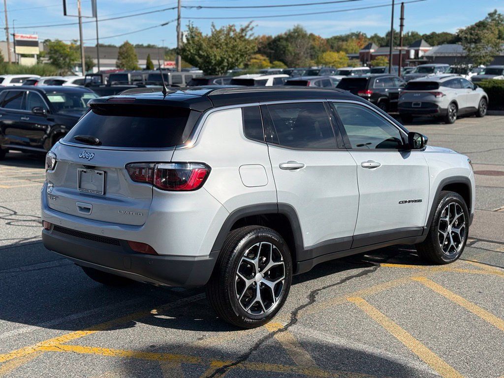 Used 2024 Jeep Compass Limited AWD/4WD image 5