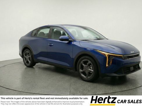 Used 2025 Kia K4 LXS image 1