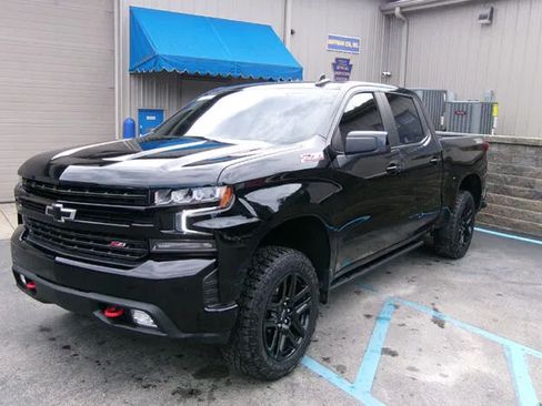 Used 2021 Chevrolet Silverado 1500 LT Trail Boss w/ Convenience Package II AWD/4WD image 2