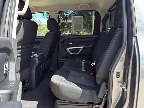 Used 2018 Nissan Titan SV w/ SV Convenience Package AWD/4WD image 22