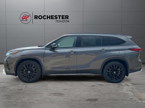 Used 2023 Toyota Highlander XSE AWD/4WD image 2