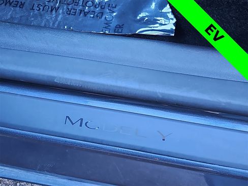 Used 2023 Tesla Model Y Long Range image 11