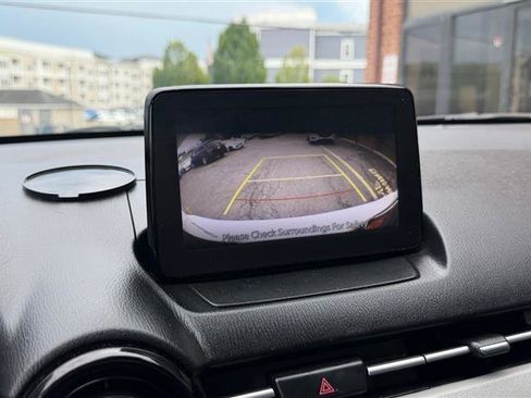 Used 2019 Toyota Yaris L FWD image 39