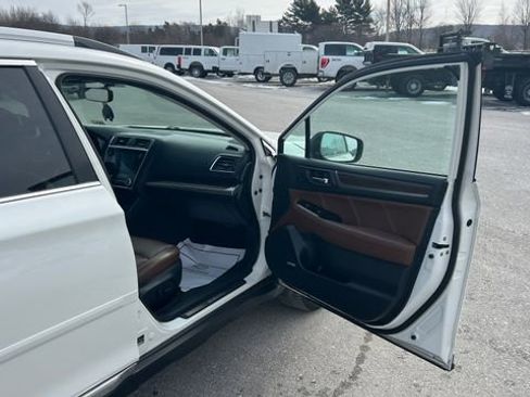 Used 2018 Subaru Outback 3.6R Touring image 46