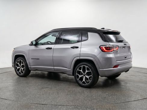 Used 2025 Jeep Compass Limited AWD/4WD image 6