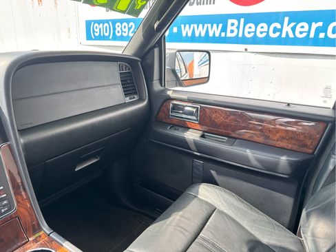 Used 2015 Lincoln Navigator 2WD image 30
