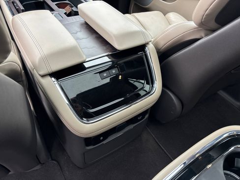 Used 2023 Lincoln Navigator Reserve AWD/4WD image 32
