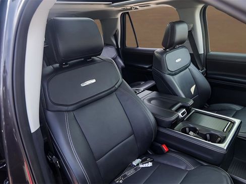 Used 2025 Ford Expedition Max Platinum w/ Driver's Package image 32