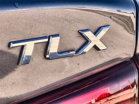 Used 2017 Acura TLX image 8