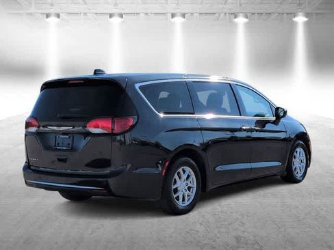Used 2020 Chrysler Pacifica Touring image 8
