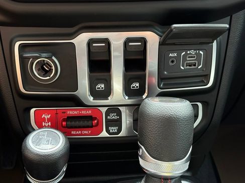 Used 2021 Jeep Wrangler Rubicon AWD/4WD image 21