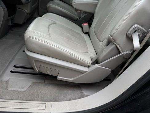Used 2017 Buick Enclave Leather AWD/4WD image 11
