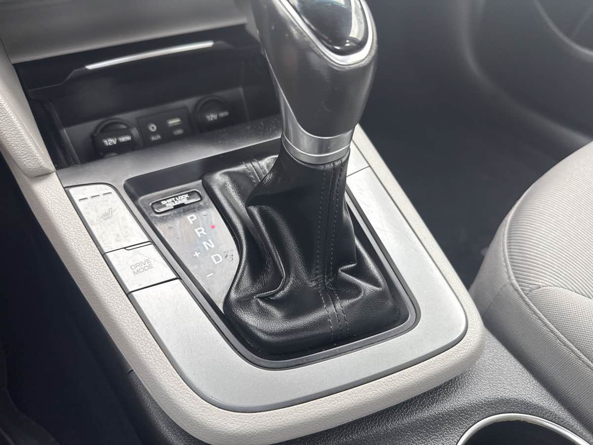 Used 2018 Hyundai Elantra Value Edition FWD image 29