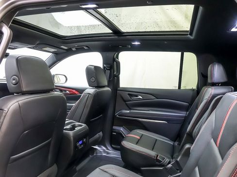 New 2026 Chevrolet Traverse RS w/ LPO, Floor Liner Package image 11